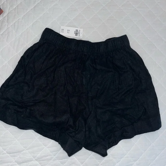 - Abercrombie & Fitch Linen shorts - Picture 2 of 3